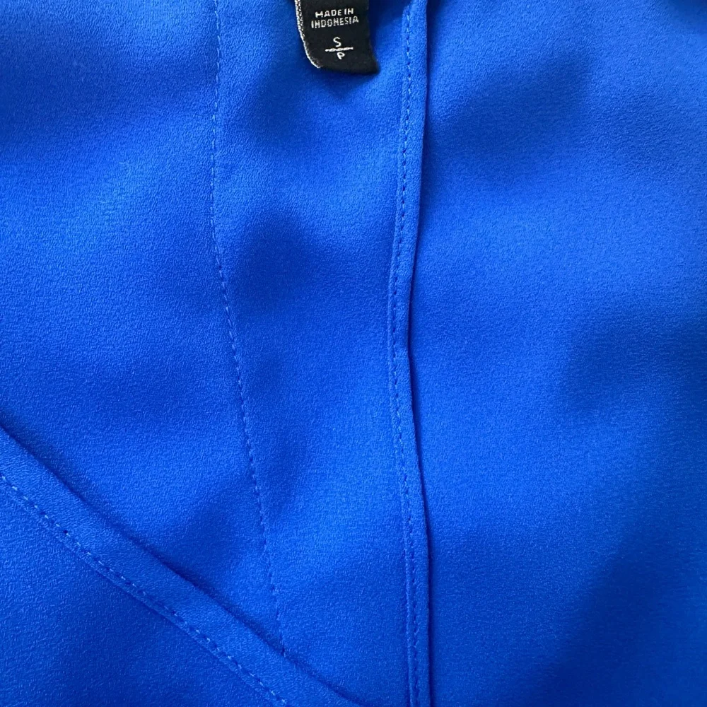 Express Scoop Neck Sleeveless Tank Top - Picture 3 of 3